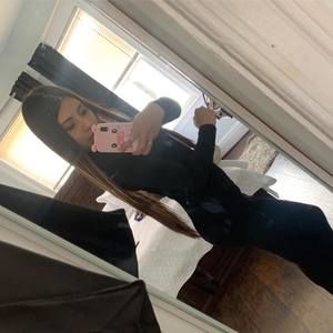 Meet your Posher, Camila